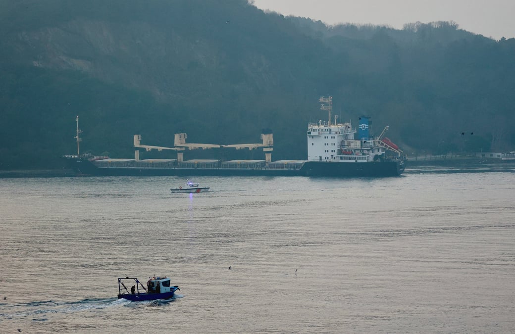 Le navire mkk1 est vu echoue dans le bosphore d'istanbul