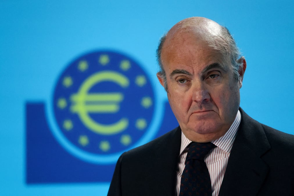 « La faiblesse des perspectives économiques, ainsi que les conséquences d'une inflation élevée mettent à rude épreuve la capacité des particuliers, des entreprises et des gouvernements à rembourser leur dette », a prévient Luis de Guindos dans ce rapport de la BCE.