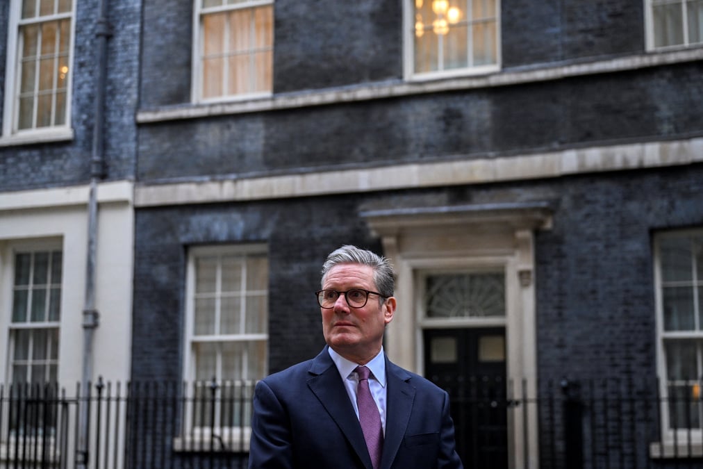 Cette hausse des dépenses de défense se fera au détriment du budget britannique consacré à l’aide internationale au développement, qui passera de 0,5 % à 0,3 % du PIB.