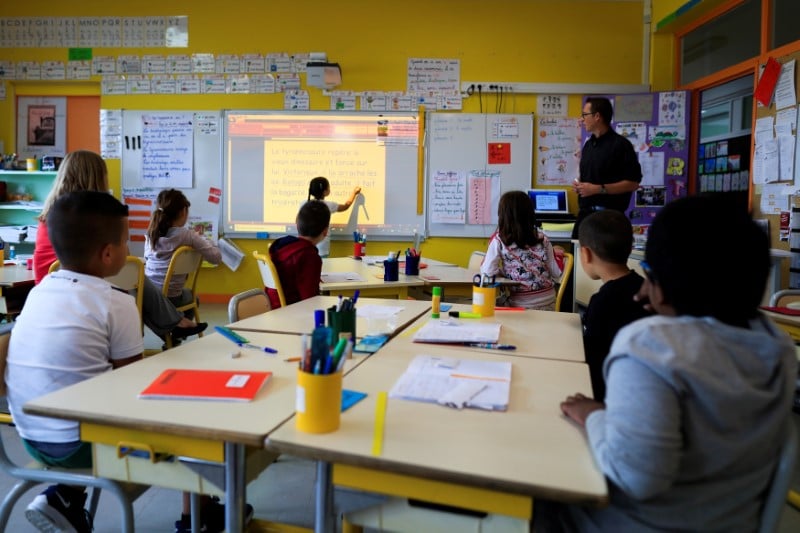 L'interdiction des portables a l'ecole definitivement votee