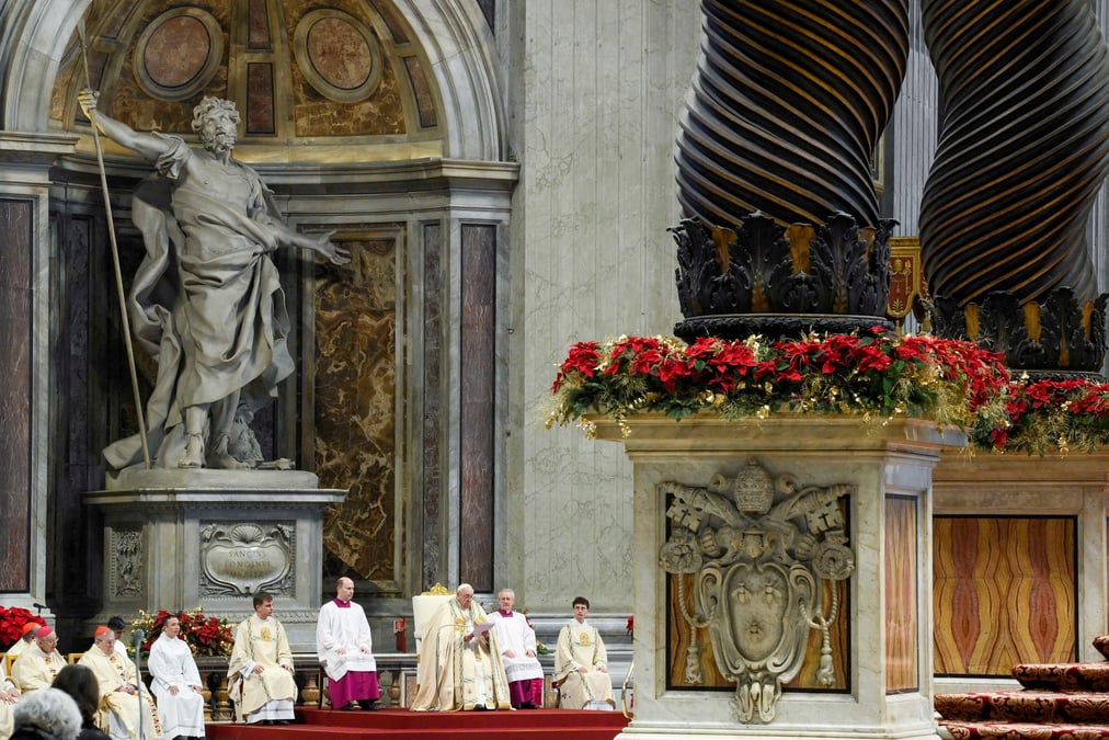 Le pape francois dirige la messe marquant la journee mondiale de la paix dans la basilique saint-pierre au vatican