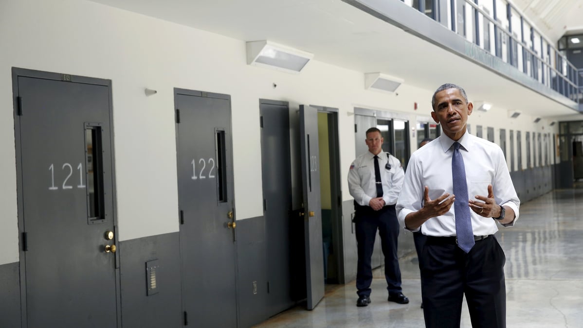 Obama, 1er president en exercice a visiter une prison federale