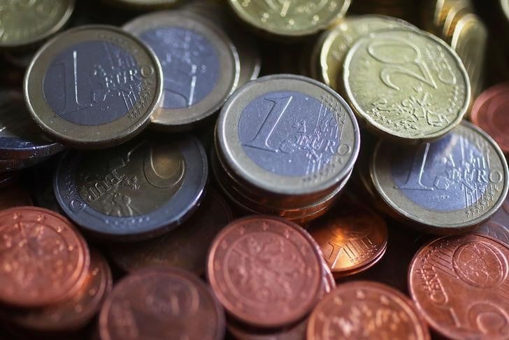 Les prix producteurs de la zone euro reculent plus que prevu
