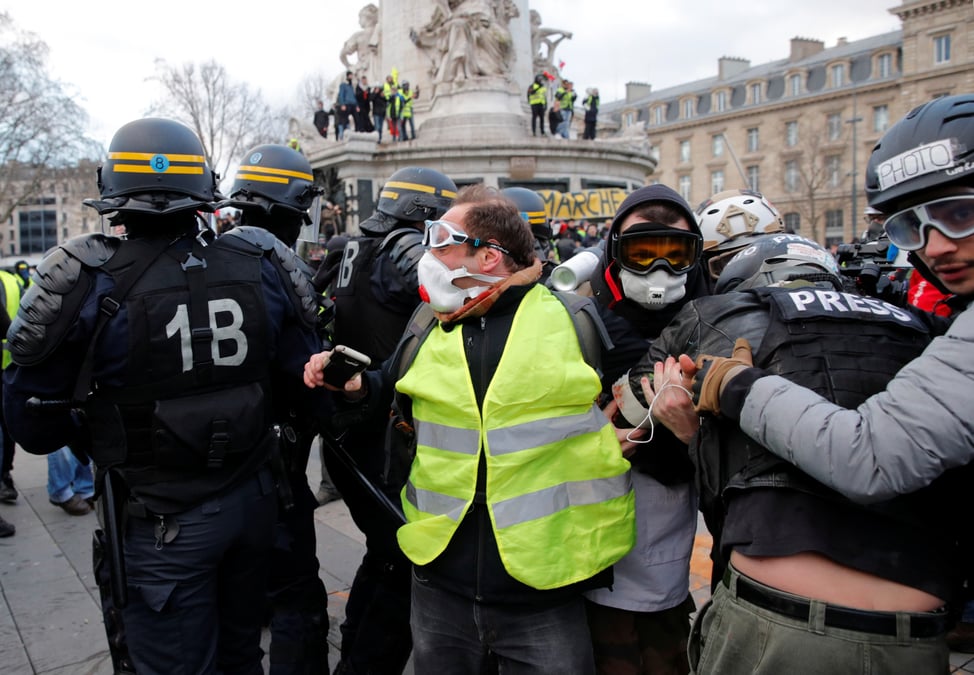 Manifestations: le parlement europeen critique paris sans le dire
