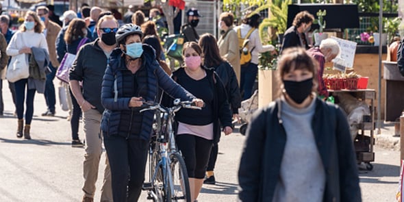 Gens dans la rue