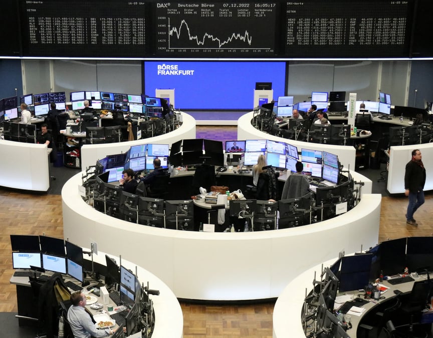 Le graphique de l'indice boursier allemand dax est photographie a la bourse de francfort