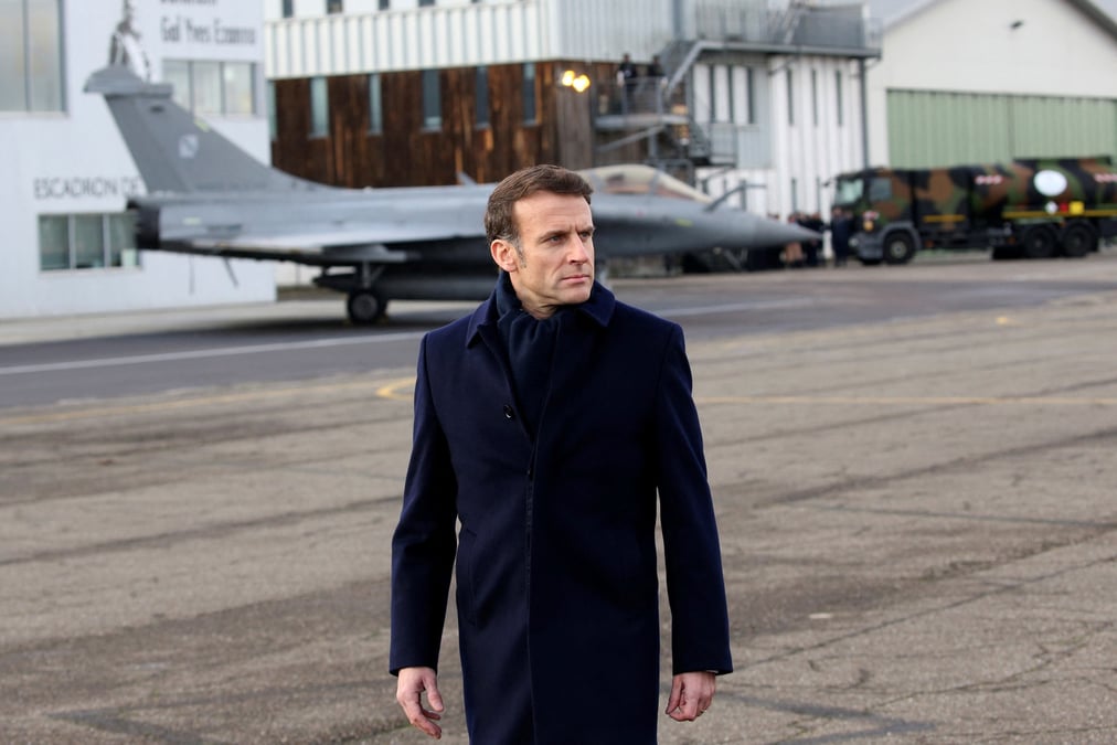 Le president francais emmanuel sur la base aerienne de mont-de-marsan