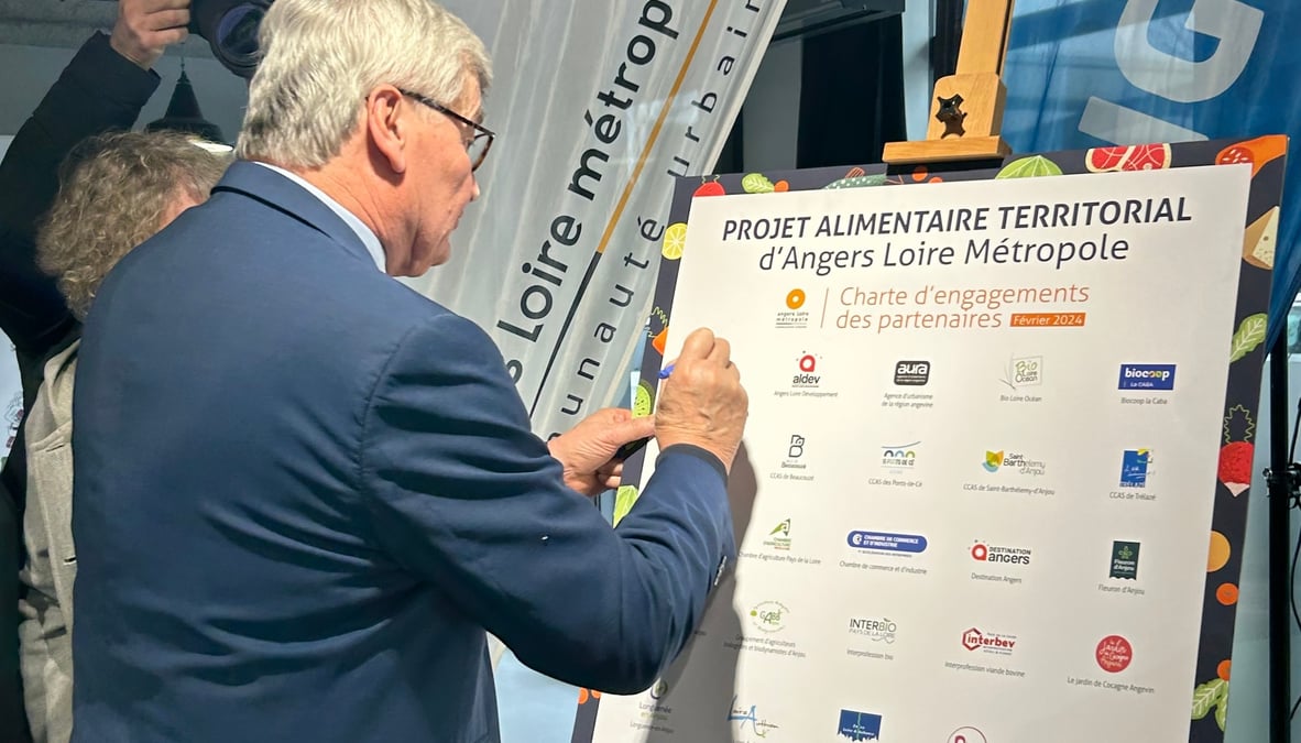Le 21 février dernier, Angers Loire Métropole eu 40 autres acteurs du territoire ont signé une charte d’engagements pour promouvoir une alimentation saine, locale et pour tous.