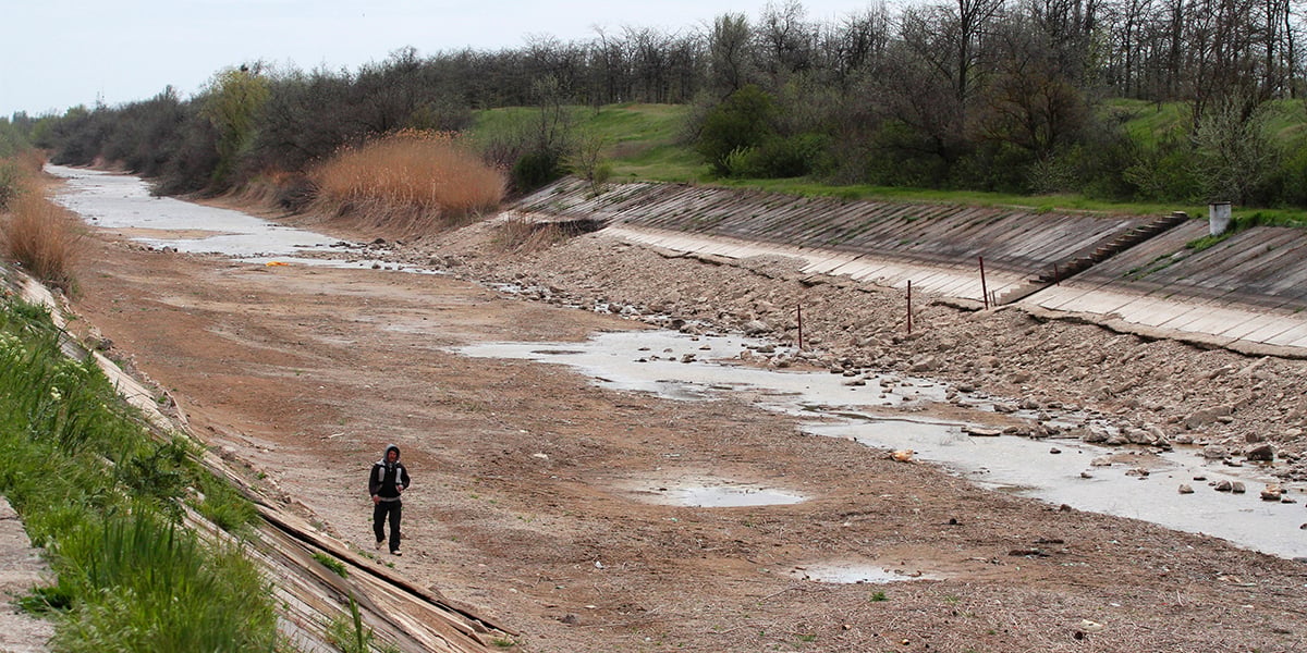 Vue du canal près de Djankoï, en Crimée, le 25 avril 2014. Le débit a été réduit par l’Ukraine à la suite de l’annexion de la presqu’île par la Russie.