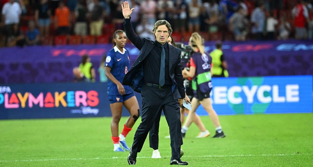 Laurent Bonadei est le sélectionneur de l'équipe de France féminine.