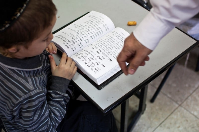 Des villes en israel interdisent de facto les employes arabes dans les ecoles