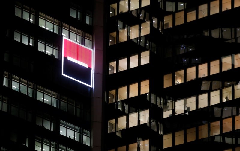 Le cac et les valeurs bancaires en recul a mi-seance