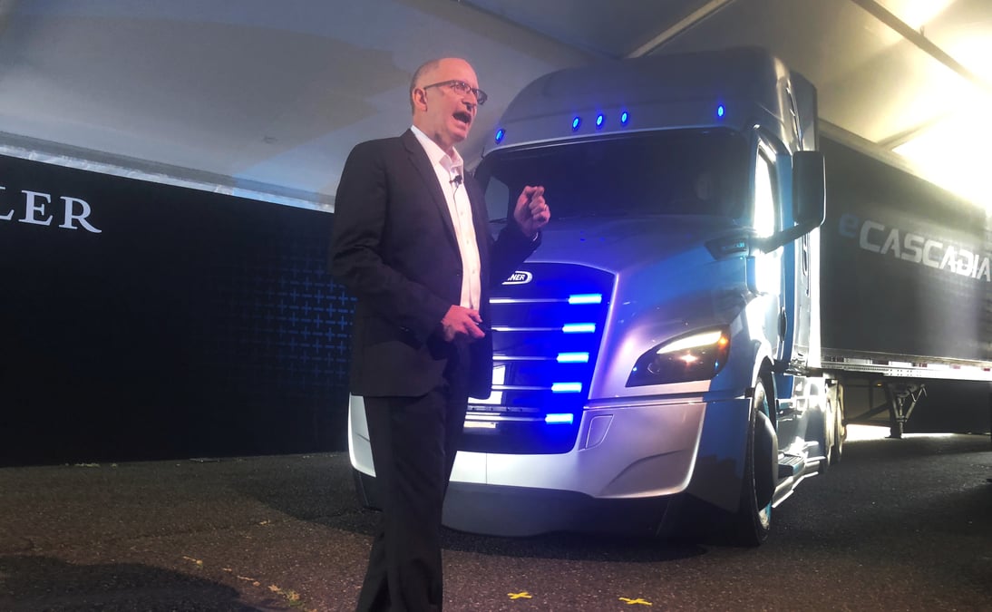 Daimler devoile un gros camion electrique