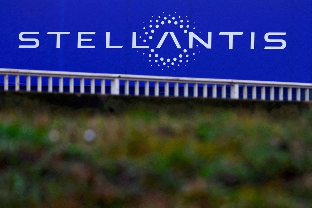 Le logo de stellantis a velizy-villacoublay