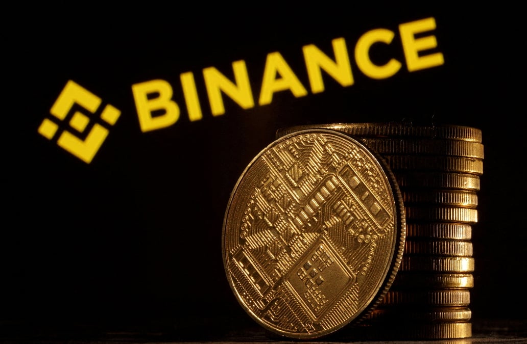 Illustration du logo de binance et des pieces de monnaies