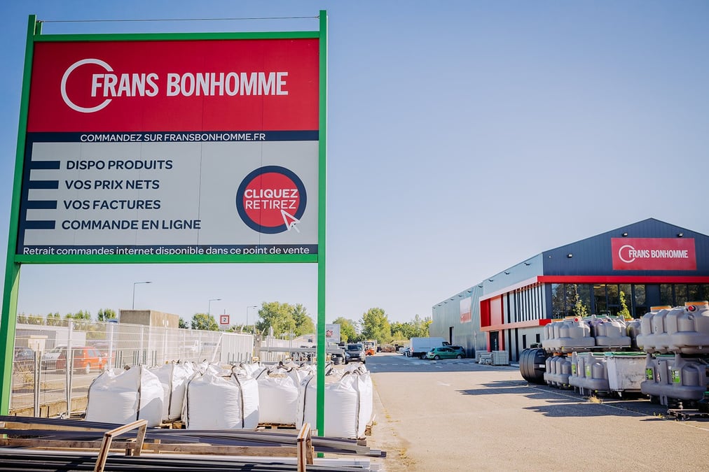 A côté de la fermeture annoncée du siège de Frans Bonhomme, l’avenir du dépôt de Joué-lès-Tours reste en suspens.