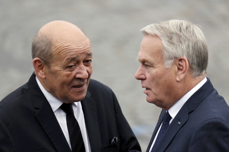 Ayrault estime que la france n'a pas besoin d'une crise politique