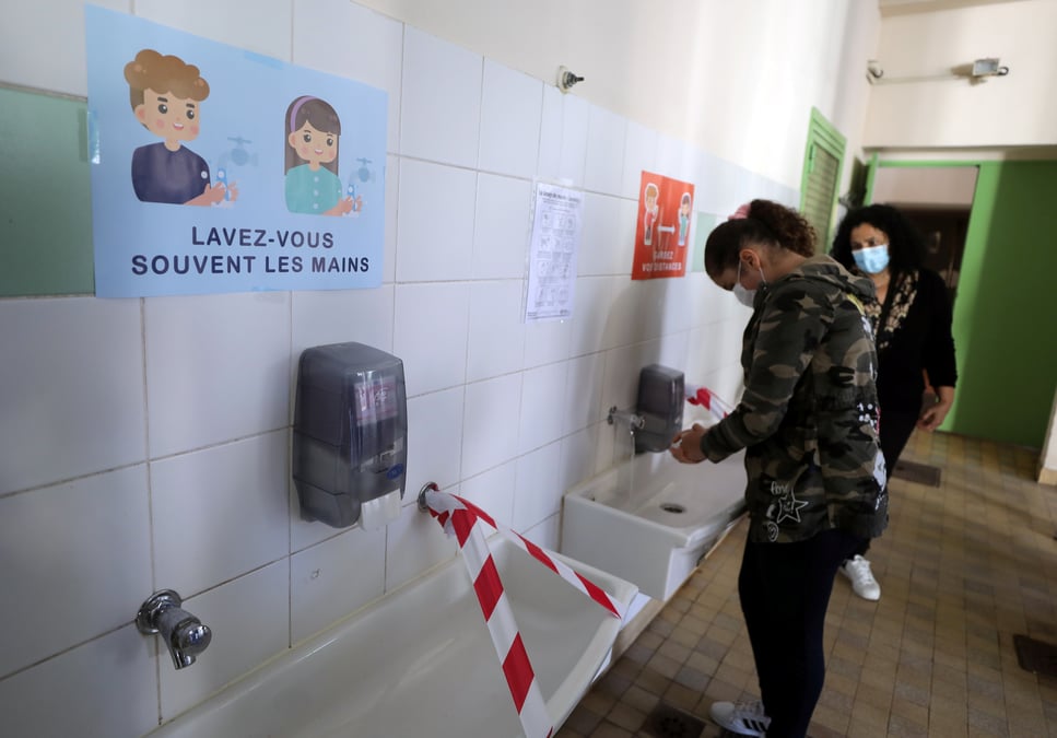 Coronavirus: 348 nouveaux deces en france, pres de 27.000 morts au total