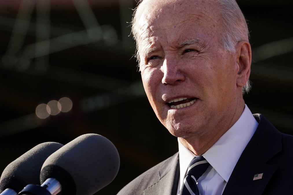 Le president americain biden vante les depenses d'infrastructure pour le projet de tunnel frederick douglass a baltimore, dans le maryland.