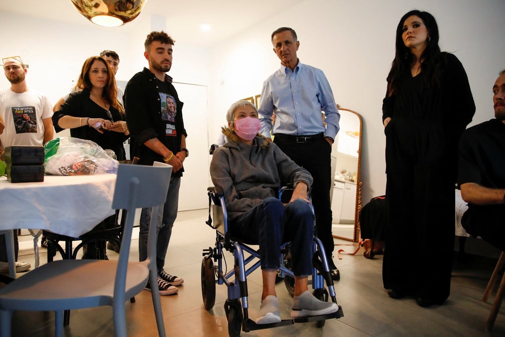 Liora argamani, mere de l'otage noa argamani, 26 ans, lors d'un rassemblement organise en l'honneur de sa fille, a tel aviv