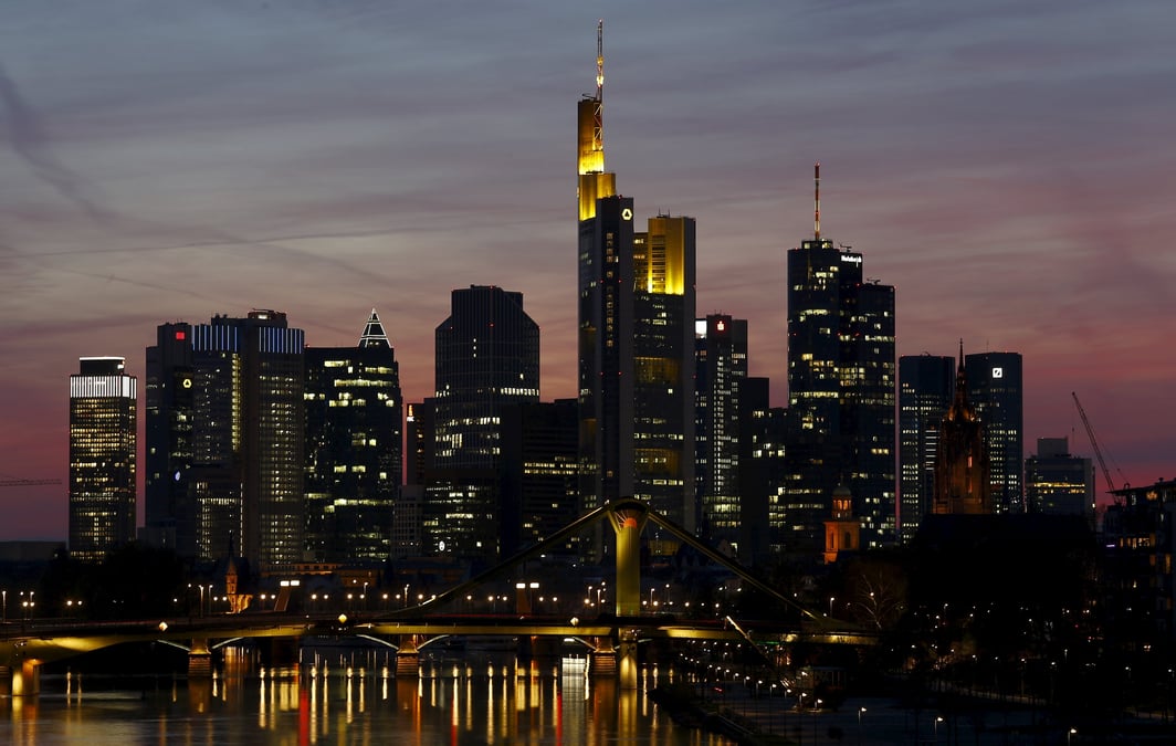 Le moral des investisseurs allemands en baisse en avril, une premiere depuis octobre 2014