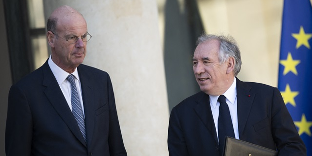 Le ministre de l'Economie Eric Lombard et le Premier ministre François Bayrou à la sortie du conseil des ministres mercredi 19 mars.