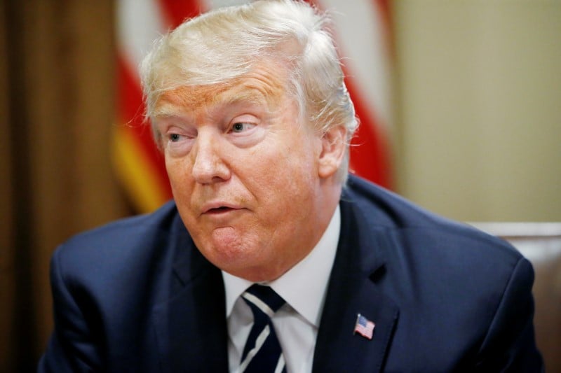 Trump accentue ses critiques sur la fed et fait baisser le dollar