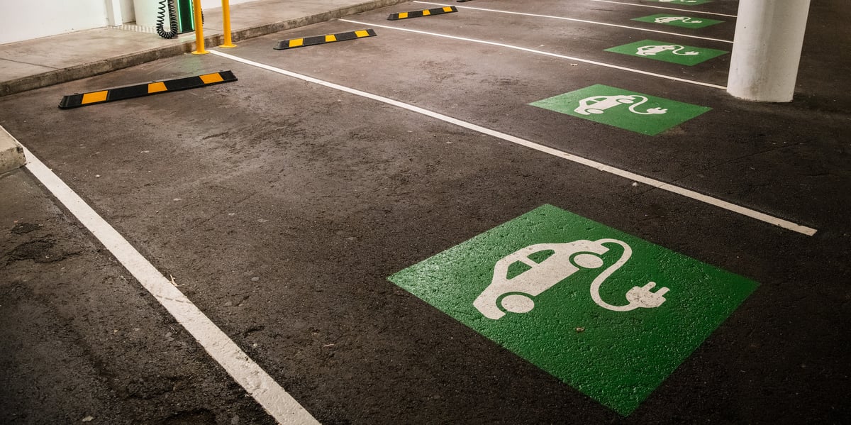 « Entre 2010 et 2023, rappelle cette étude, le véhicule électrique moyen vendu en Europe a gagné 810 kg, et est devenu le plus cher au monde : 66.864 euros. »