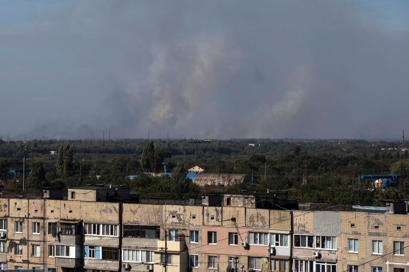 Donetsk secouée par des explosions, accord sur une zone tampon