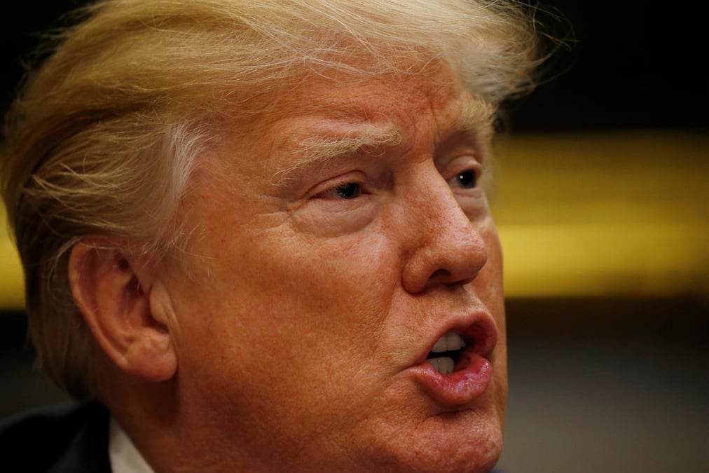 Trump reflechit a des taxes, quotas sur les importations d'acier