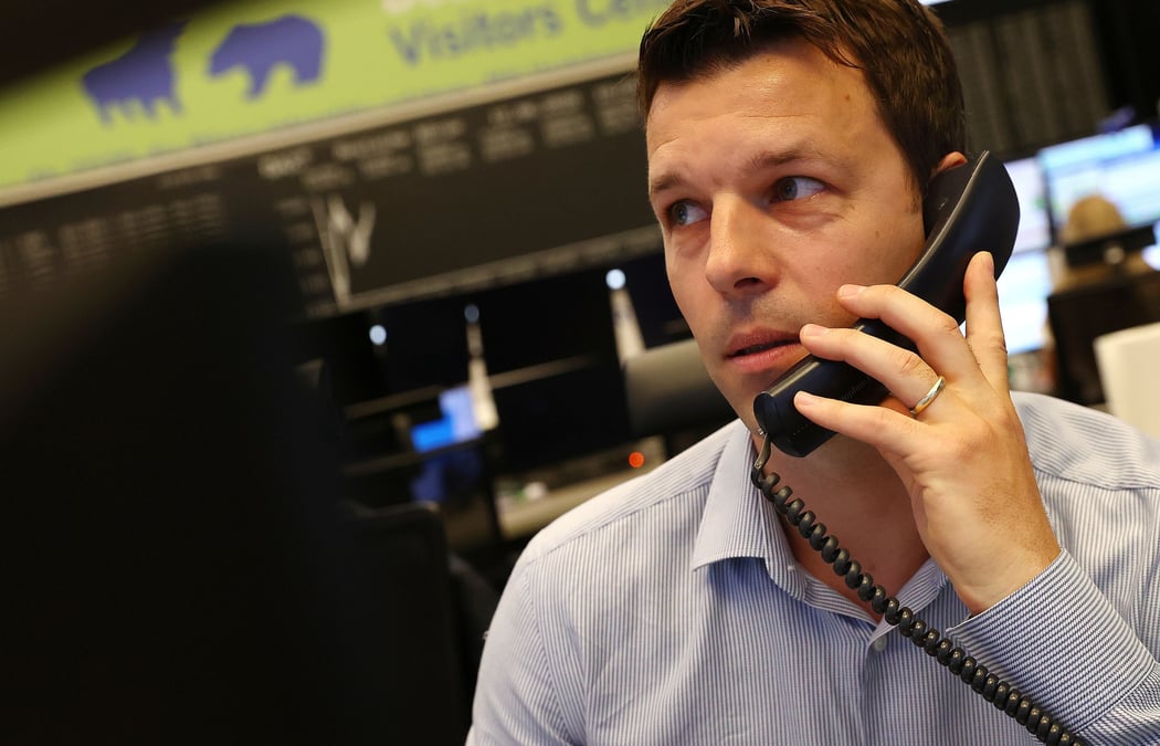 Un trader a la bourse de francfort, en allemagne