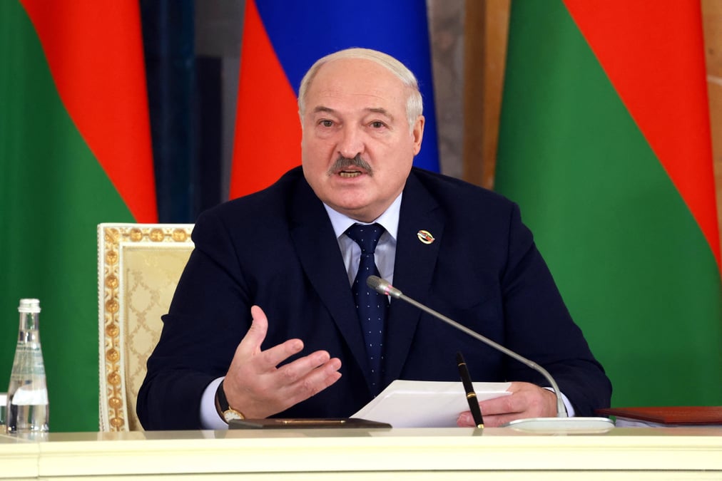 Le president bielorusse alexandre loukachenko lors d'une reunion a saint-petersbourg, russie