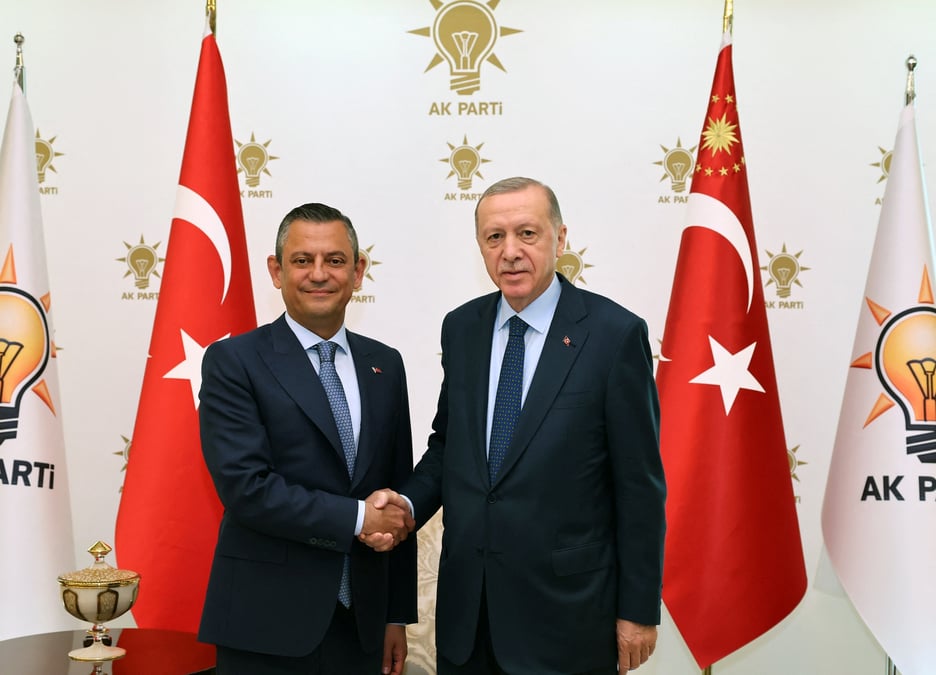 Le president turc tayyip erdogan rencontre le chef du parti republicain du peuple, ozgur ozel