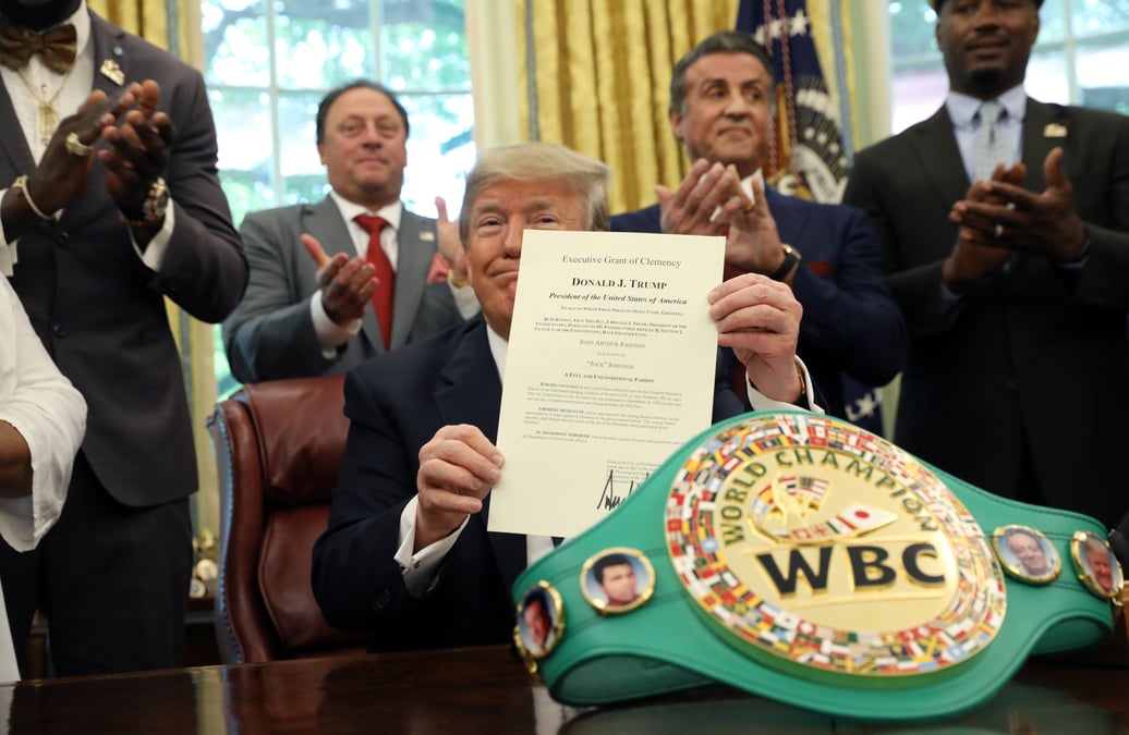 Trump gracie le boxeur noir jack johnson a titre posthume