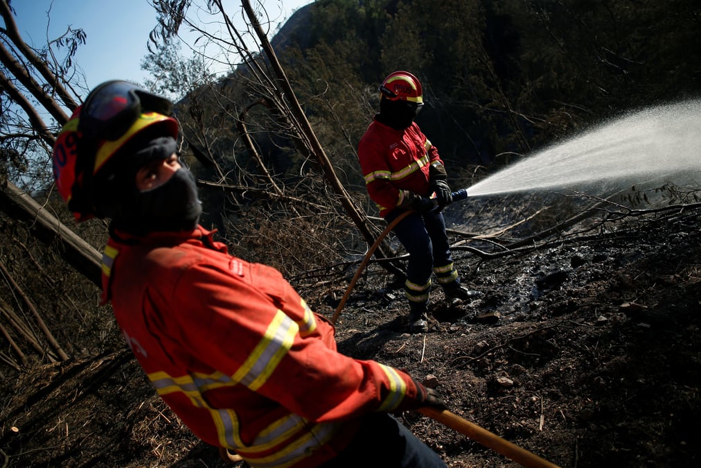 Les pompiers portugais ont pris le dessus sur les flammes en algarve