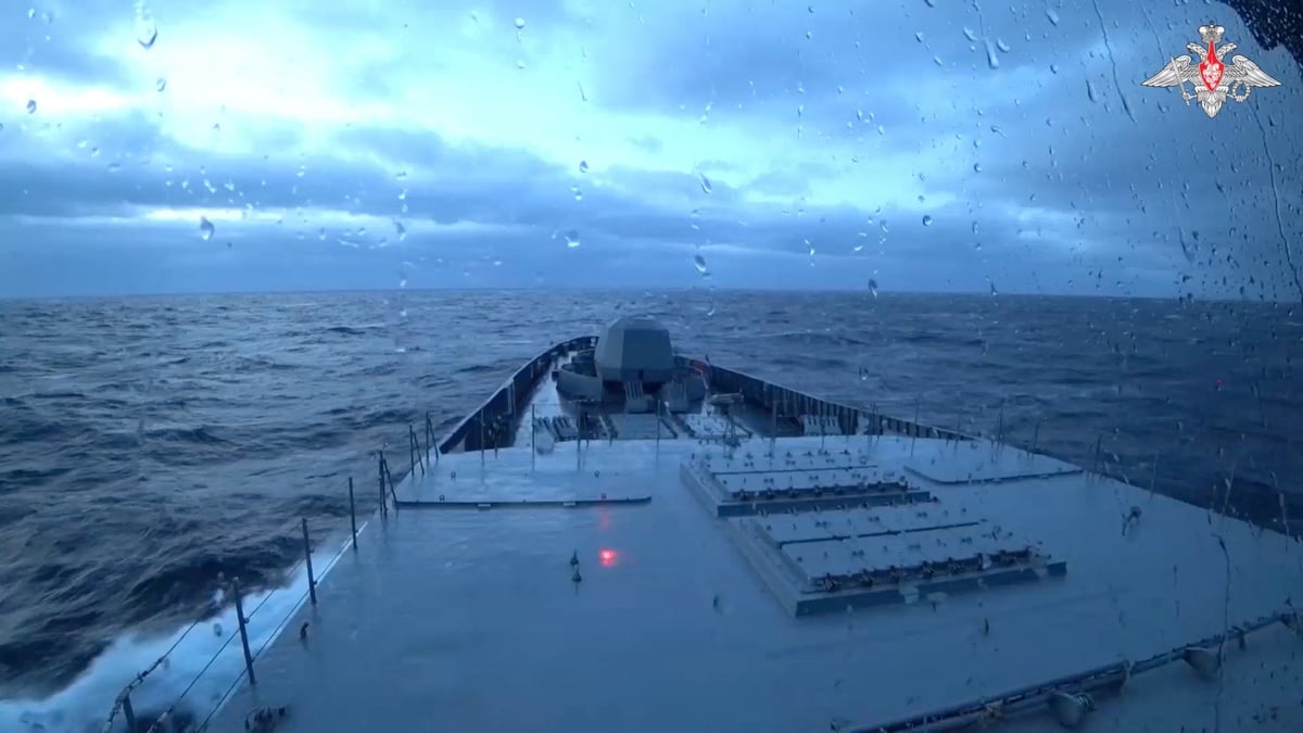 Photo d'un navire de guerre russe possedant des armes de croisiere hypersoniques a effectue des exercices en mer de norvege