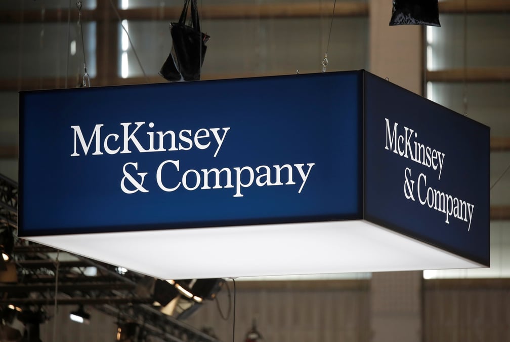 Le logo de mckinsey and company est visible au salon vivatech a paris