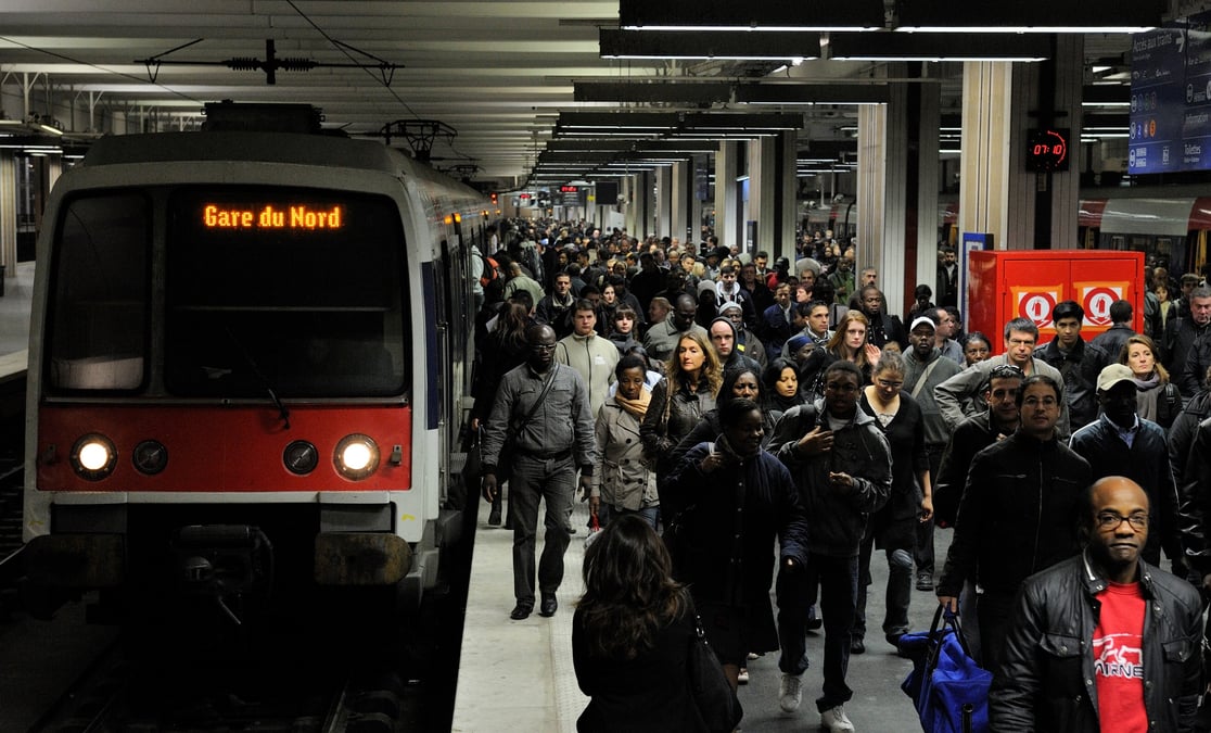 Le tronçon nord du RER B est toujours fermé ce lundi 14 août, obligeant de nombreux usagers à adapter leurs trajets.