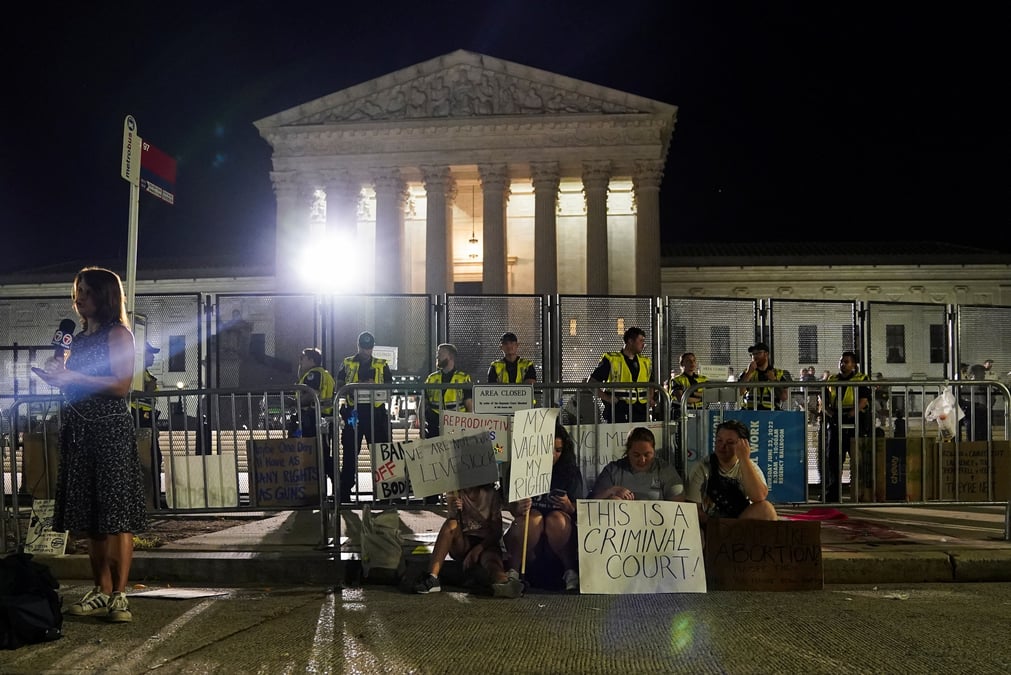 Etats-unis: manifestations devant la cour supreme apres la revocation du droit a l'avortement