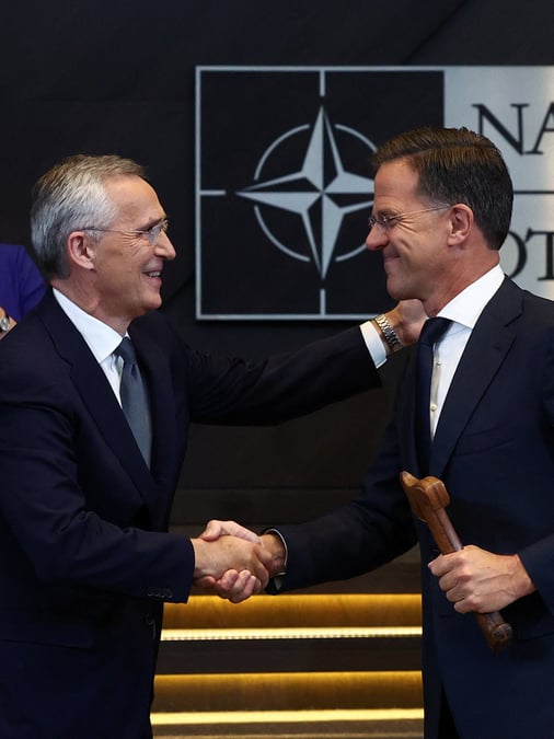 Mark rutte prend ses fonctions en tant que nouveau secretaire general de l'otan