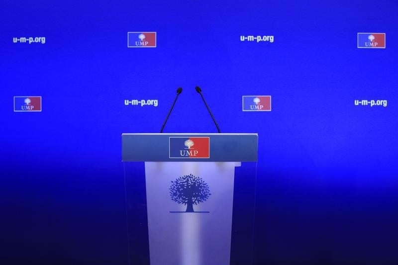 Le prêt du groupe UMP au parti était légal, dit Luc Chatel