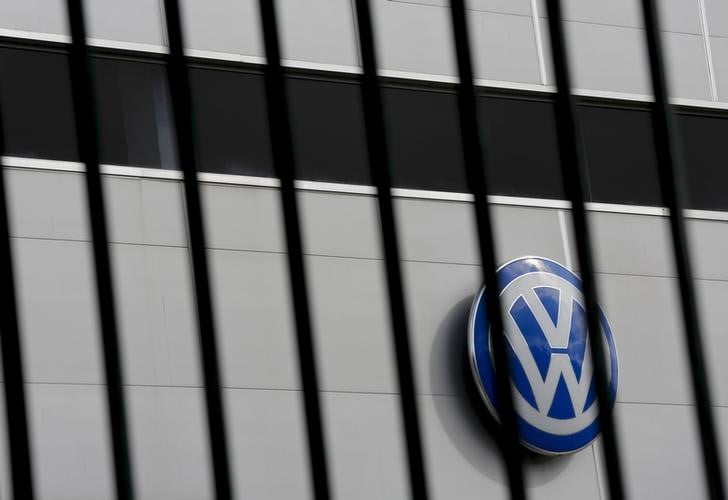 Des ingenieurs de vw admettent avoir manipule les rejets de co2