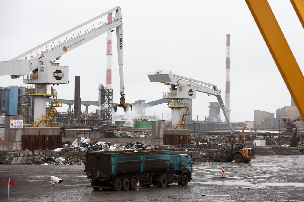 Une zone industrielle a dunkerque en france