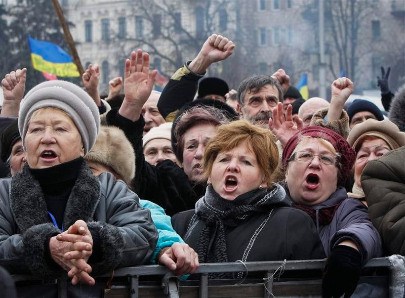 Les manifestants ukrainiens maintiennent la pression