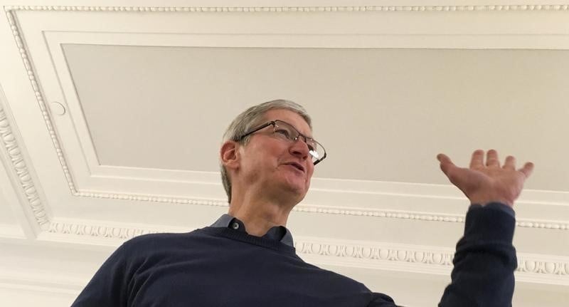 Tim cook defend la position d'apple face a la justice americaine