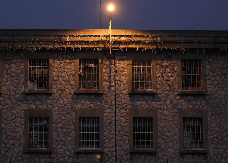 La bombe a retardement des prisons illustree a fresnes