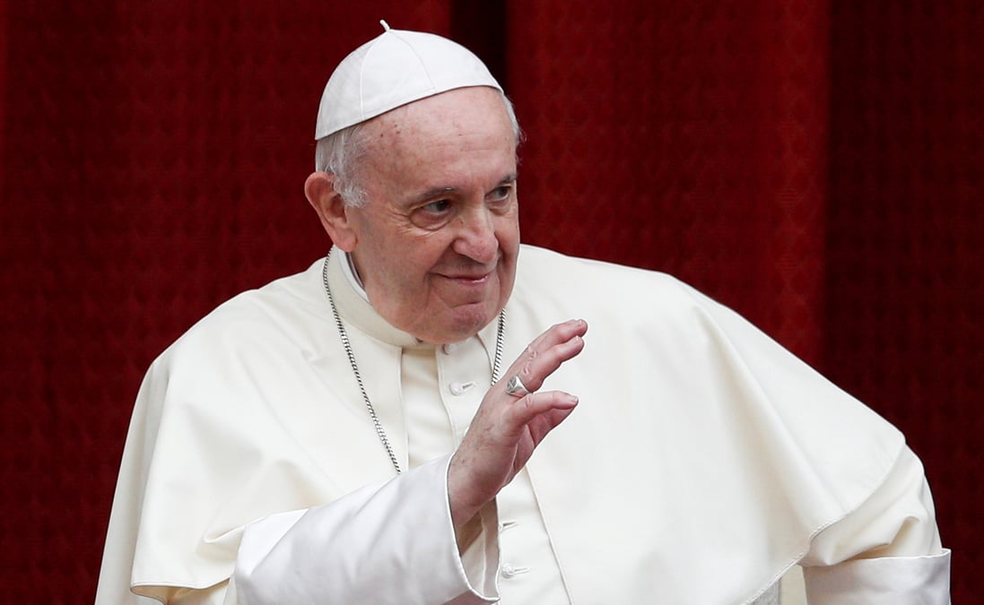 Le pape a assise en octobre, sa premiere sortie depuis fevrier