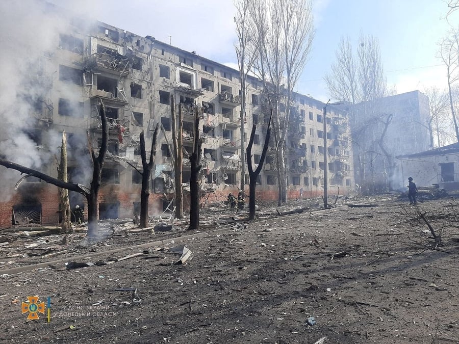 Ukraine: plus de 30 morts apres un tir de roquettes sur une gare dans l'est