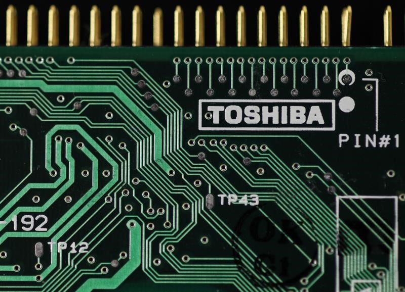 Apple, amazon, google sur les rangs pour les puces de toshiba