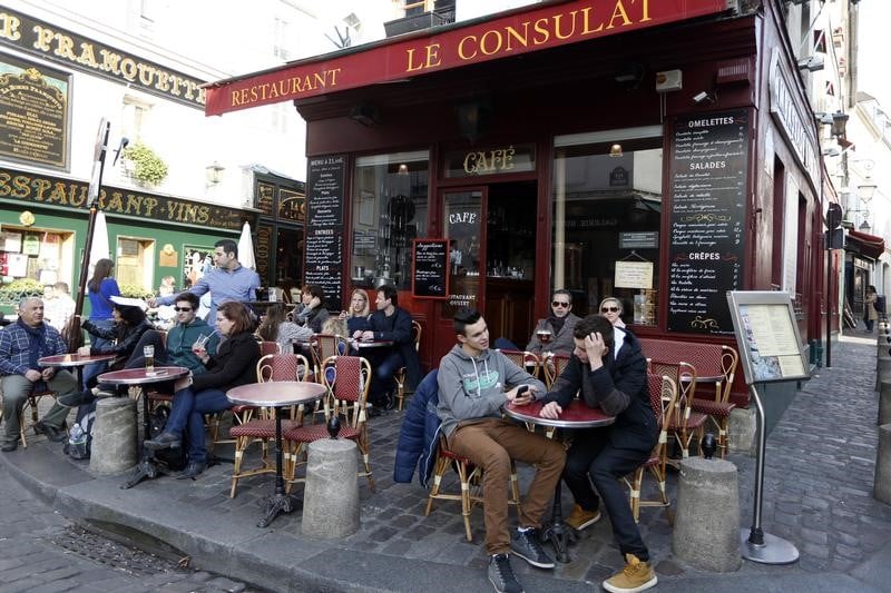 En france, la croissance du secteur des services continue d'accelerer